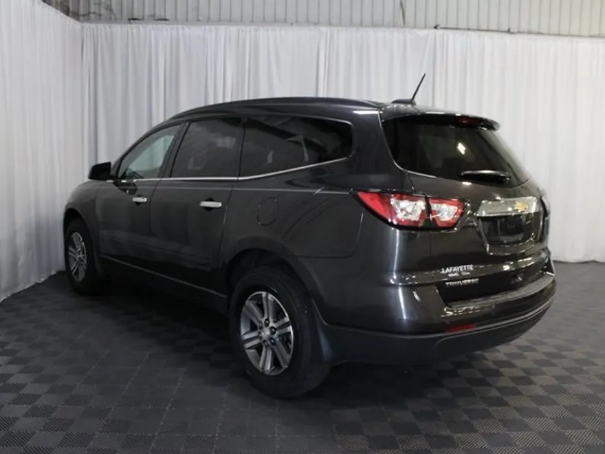 2017 Chevrolet Traverse 2LT photo 1