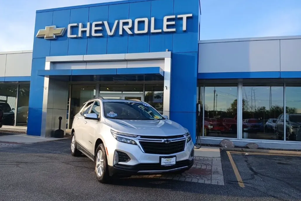 2022 Chevrolet Equinox LT photo 1