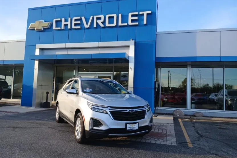 2022 Chevrolet Equinox LT photo 1