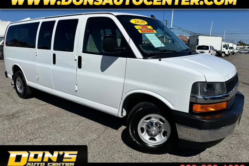 2020 Chevrolet Express 3500 LT Passenger Van photo 1