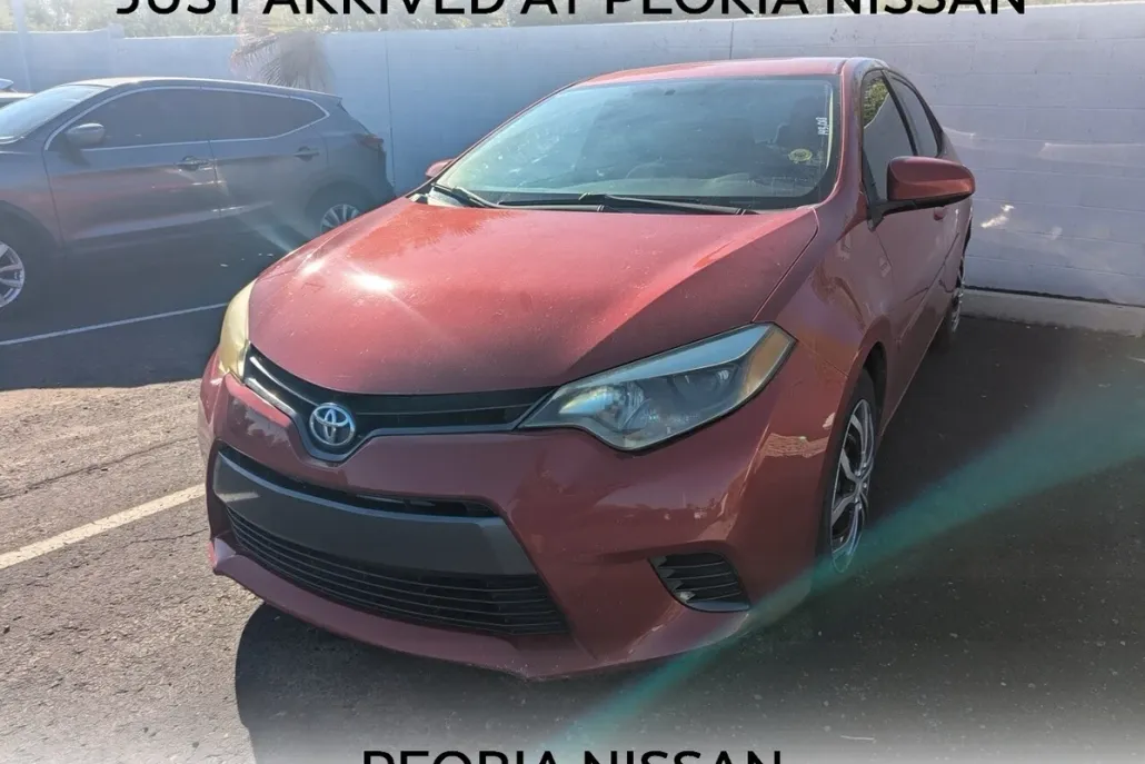 2016 Toyota Corolla LE photo 1