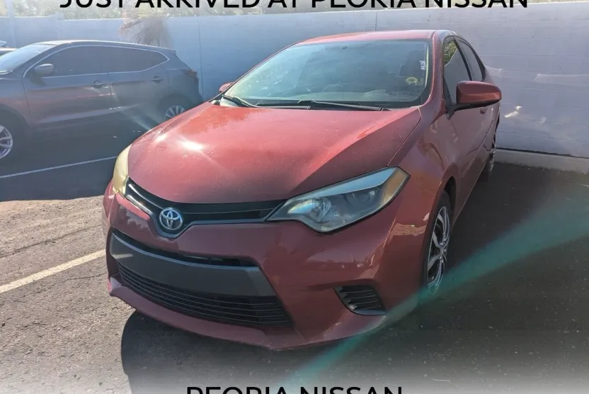 2016 Toyota Corolla LE photo 1