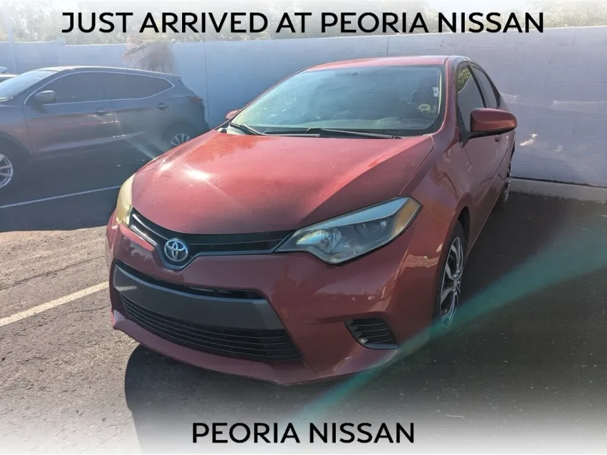 2016 Toyota Corolla LE photo 1