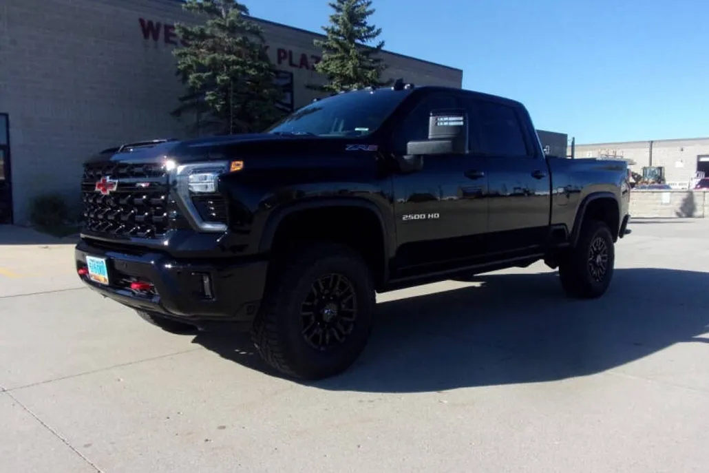 2025 Chevrolet Silverado 2500HD ZR2 photo 1