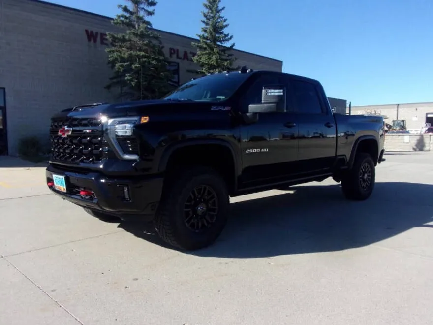 2025 Chevrolet Silverado 2500HD ZR2 photo 1