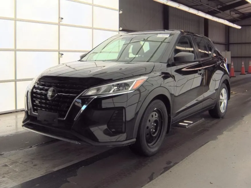2021 Nissan Kicks S photo 1
