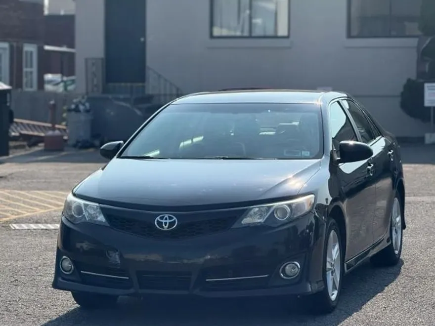 2012 Toyota Camry photo 1