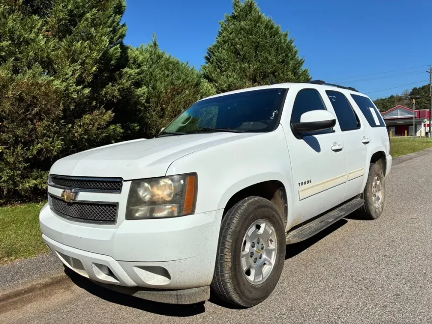 2011 Chevrolet Tahoe LS photo 1