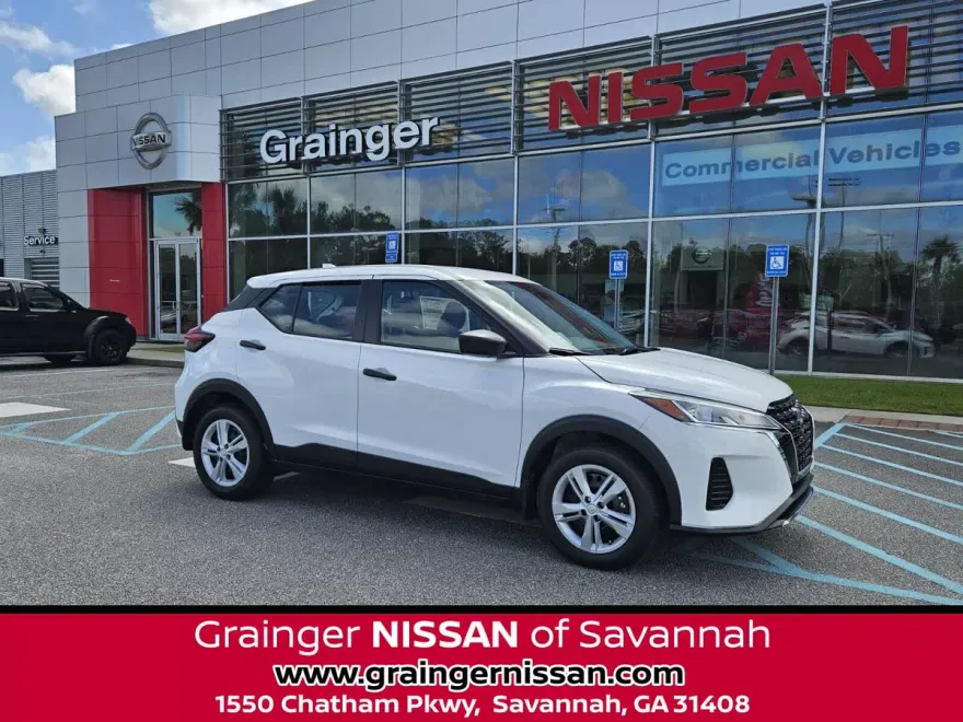 2025 Nissan Kicks Play S photo 1