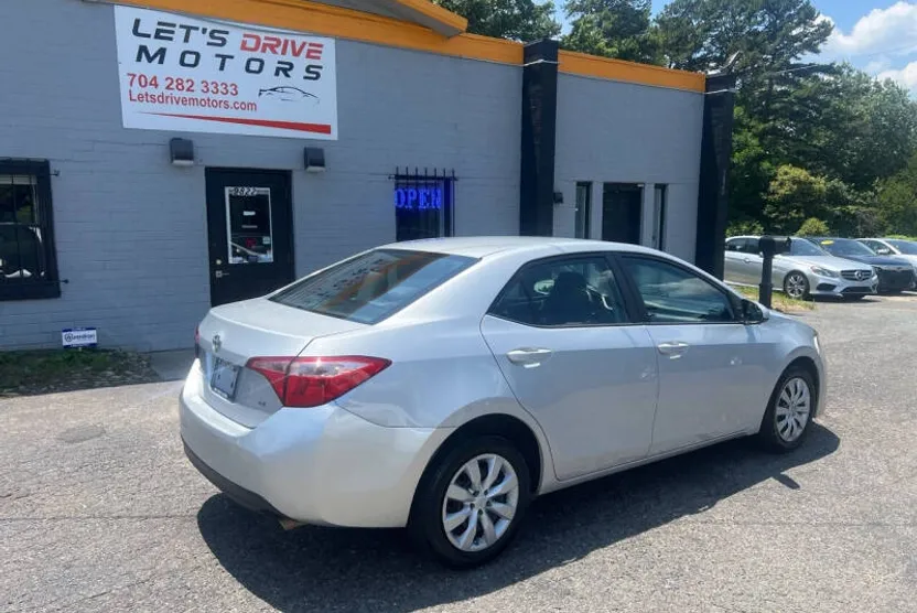 2019 Toyota Corolla XLE XSE photo 1