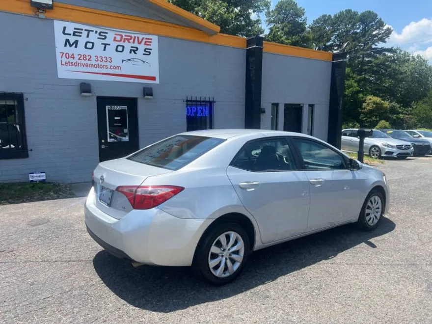 2019 Toyota Corolla XLE XSE photo 1