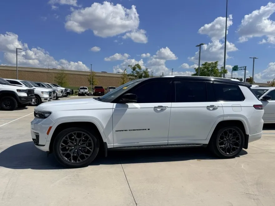 2023 Jeep Grand Cherokee L Summit Reserve photo 1