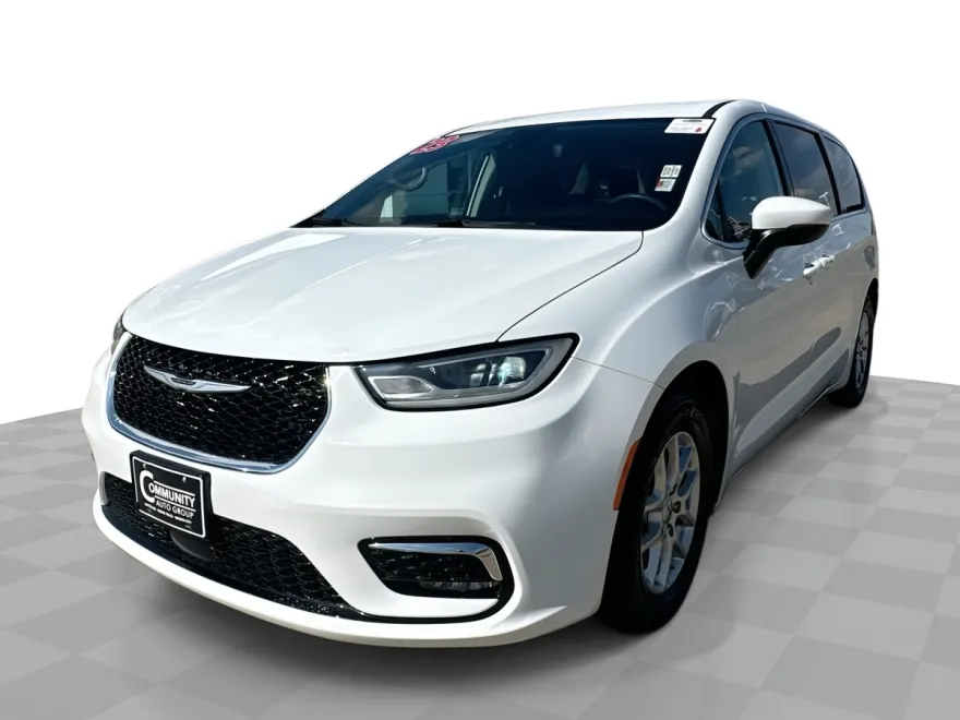 2023 Chrysler Pacifica Touring L photo 1