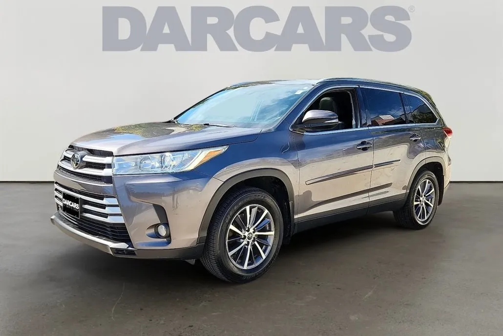 2019 Toyota Highlander XLE photo 1