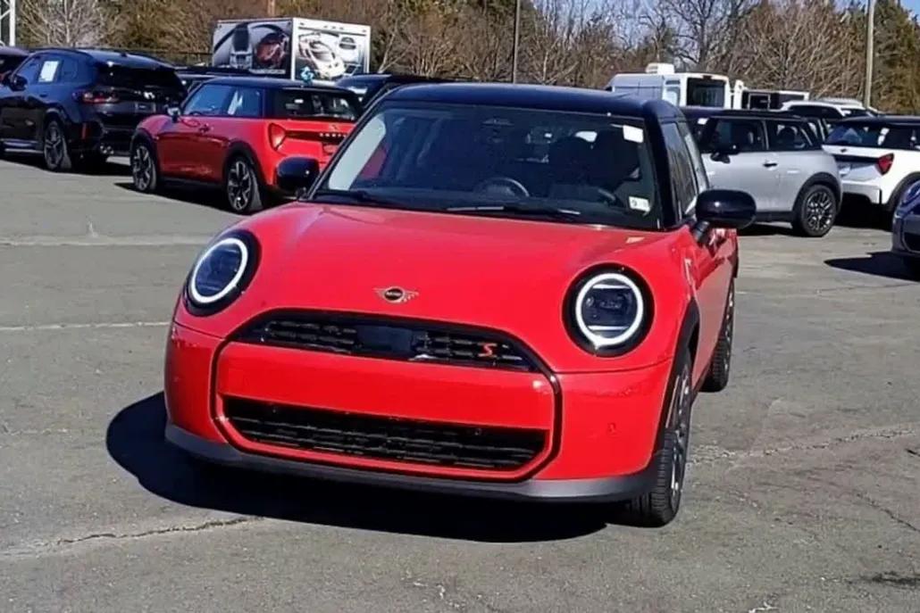 2025 Mini Cooper 4 Door Hardtop S photo 1