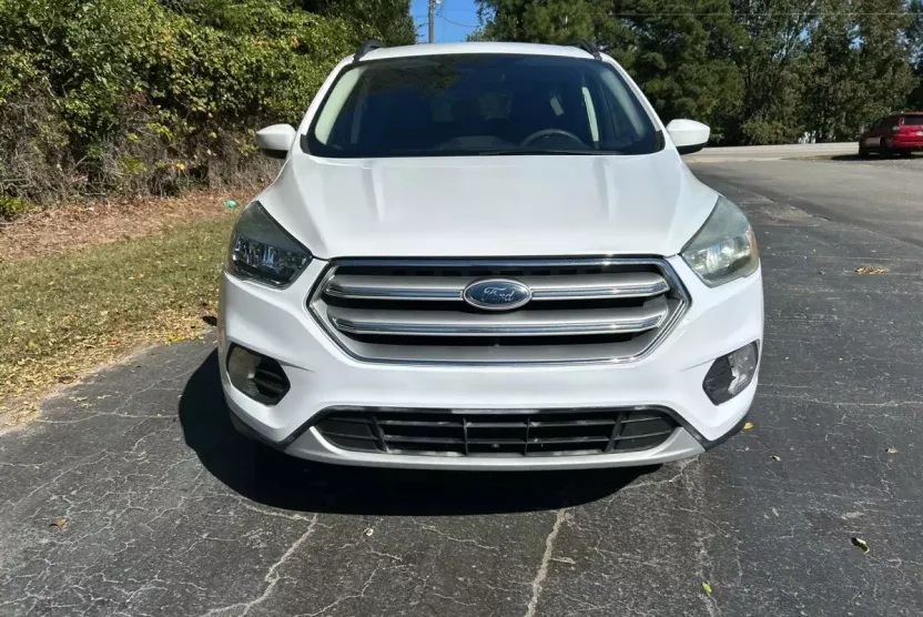 2018 Ford Escape SE Sport photo 1