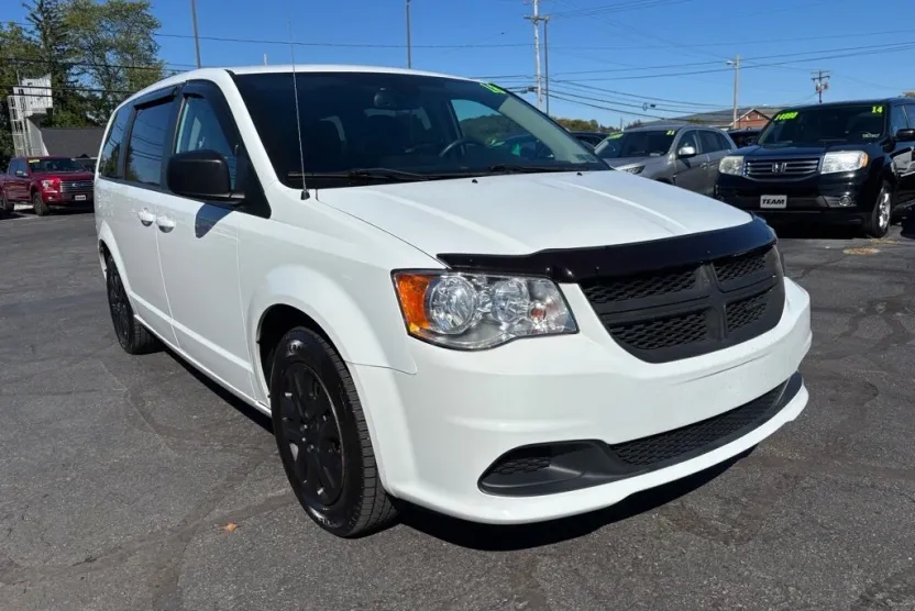 2018 Dodge Grand Caravan SE photo 1