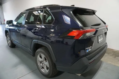 2023 Toyota RAV4 XLE photo 3