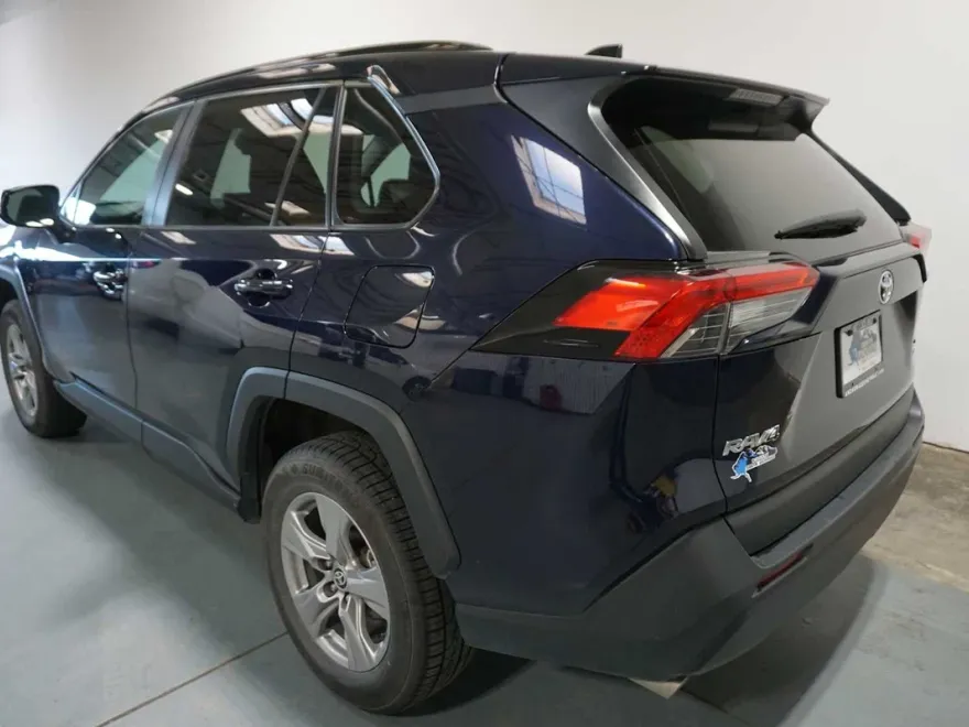 2023 Toyota RAV4 XLE photo 3