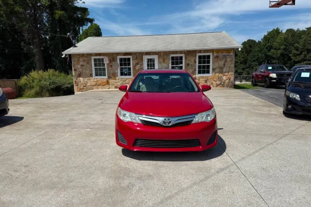 2012 Toyota Camry LE photo 1