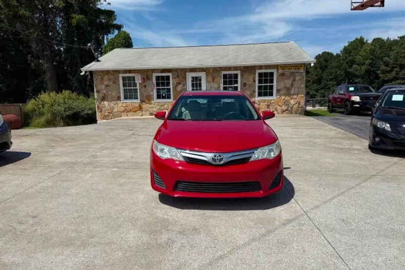 2012 Toyota Camry LE photo 1