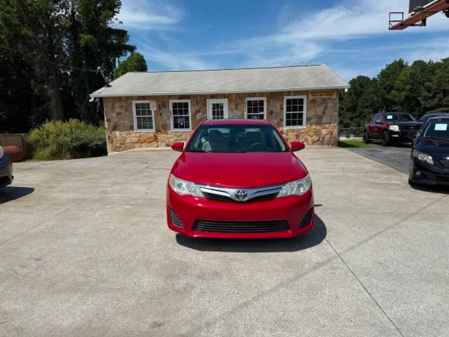 2012 Toyota Camry LE photo 1