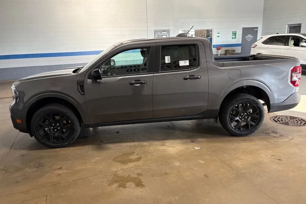 2025 Ford Maverick XLT photo 1