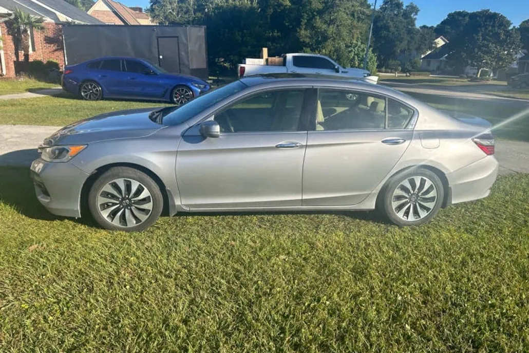 2017 Honda Accord Hybrid EX-L photo 1