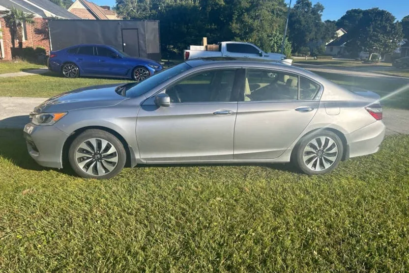 2017 Honda Accord Hybrid EX-L photo 1