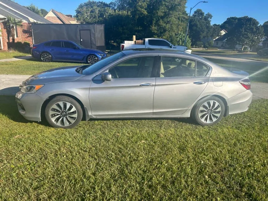 2017 Honda Accord Hybrid EX-L photo 1
