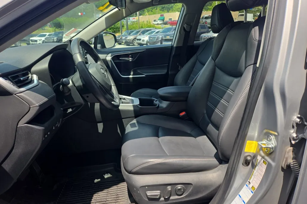 2022 Toyota RAV4 XLE Premium photo 1