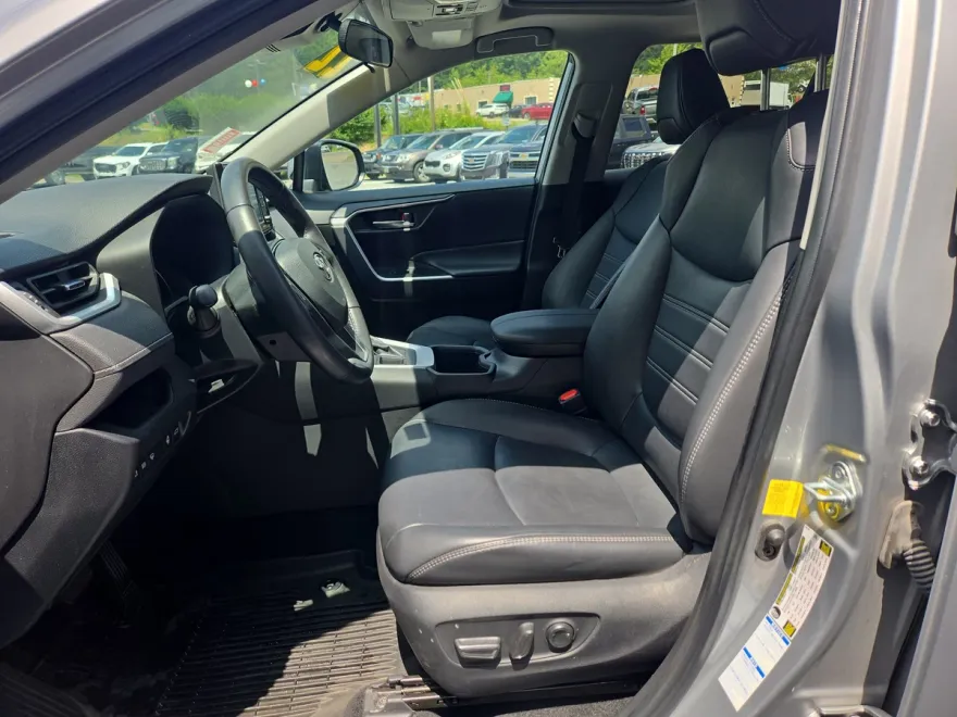 2022 Toyota RAV4 XLE Premium photo 1