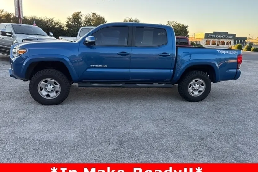 2016 Toyota Tacoma TRD Sport photo 1