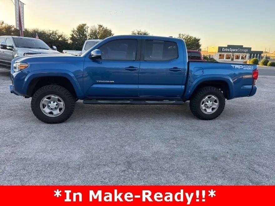 2016 Toyota Tacoma TRD Sport photo 1