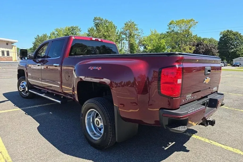2016 Chevrolet Silverado 3500HD High Country photo 1