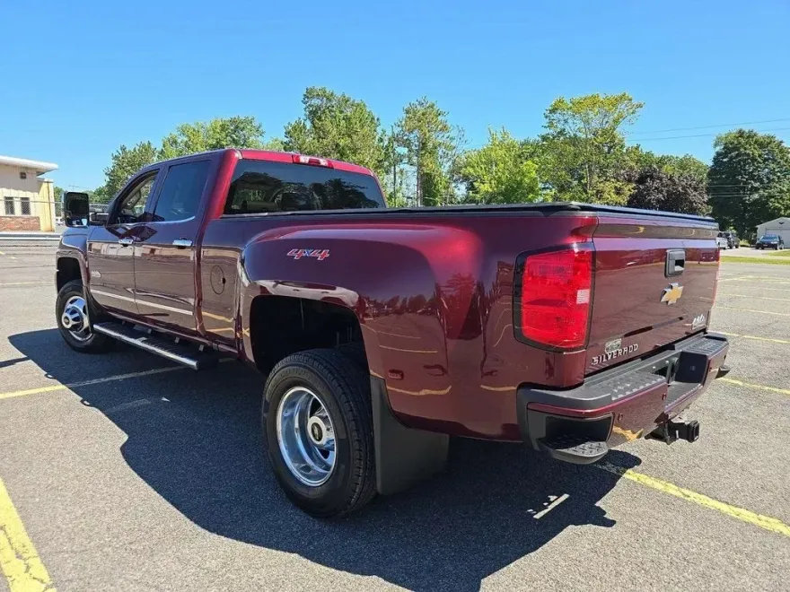 2016 Chevrolet Silverado 3500HD High Country photo 1