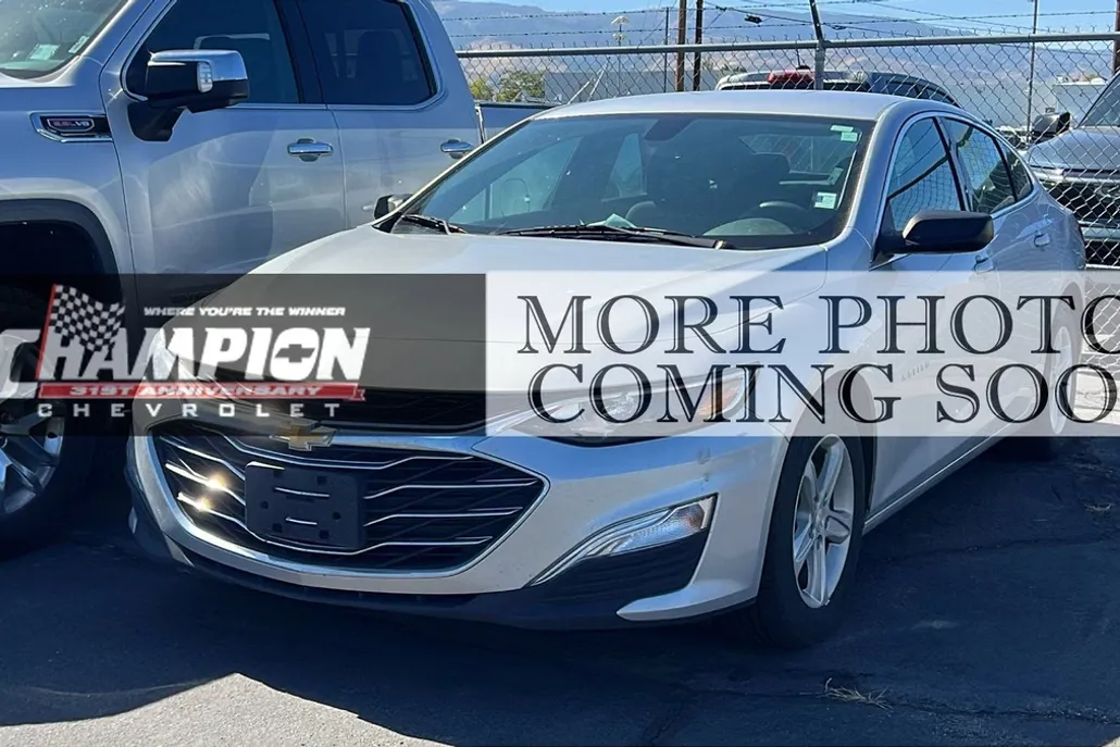 2022 Chevrolet Malibu LS photo 1