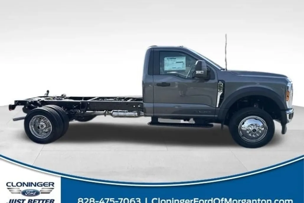 2025 Ford F-550 photo 1