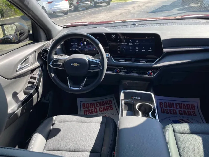 2025 Chevrolet Equinox LT photo 1