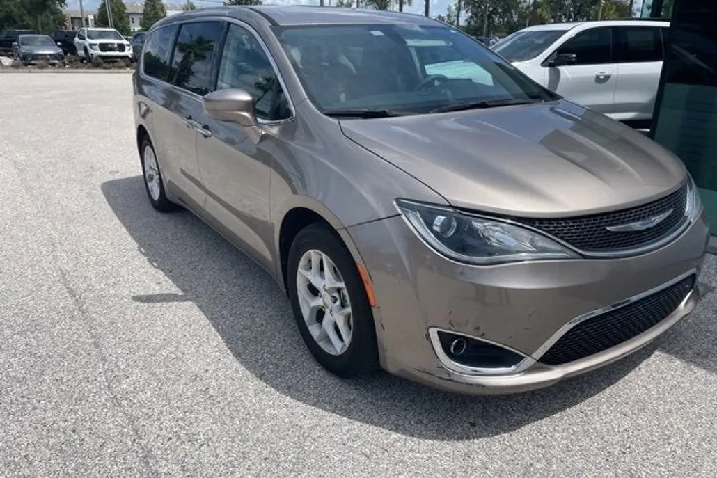 2018 Chrysler Pacifica Touring Plus photo 1
