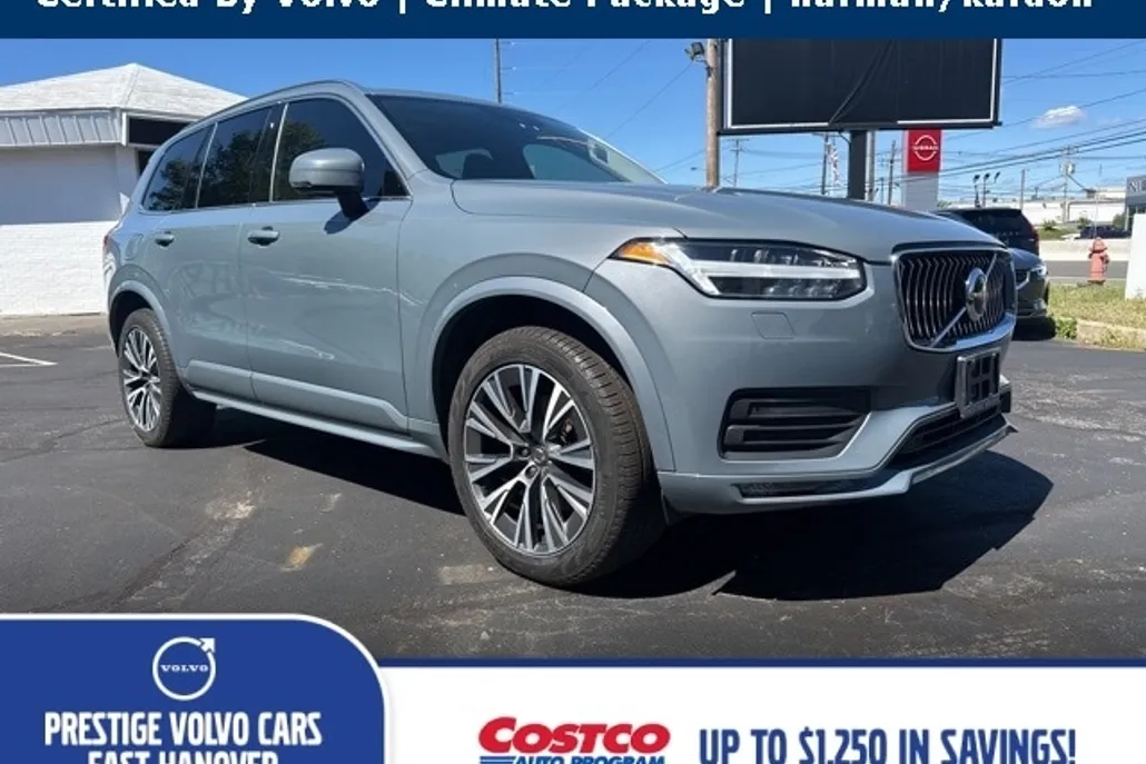 2022 Volvo XC90 T5 AWD Momentum photo 1
