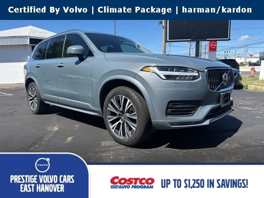 2022 Volvo XC90 T5 AWD Momentum photo 1