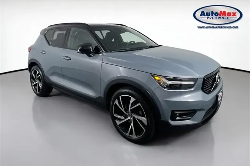 2022 Volvo XC40 R-Design photo 1