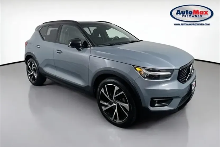 2022 Volvo XC40 R-Design photo 1