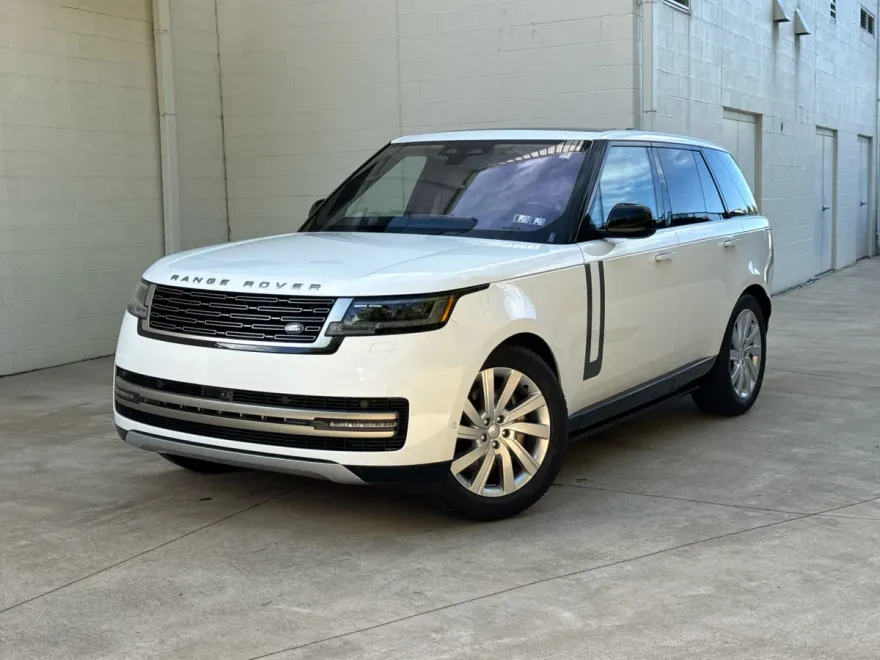 2023 Land Rover Range Rover SE photo 1
