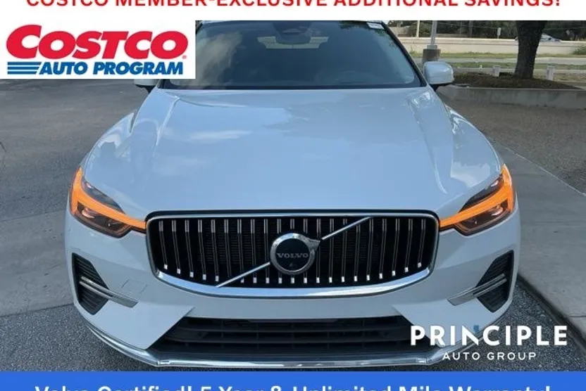 2023 Volvo XC90 B5 Core photo 1