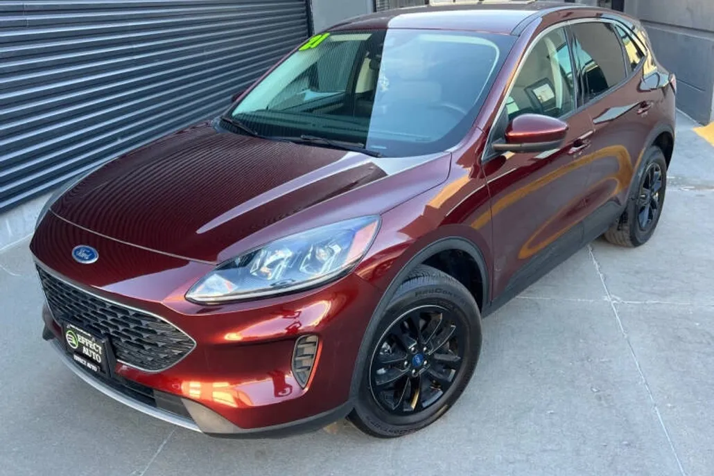 2021 Ford Escape SE photo 1