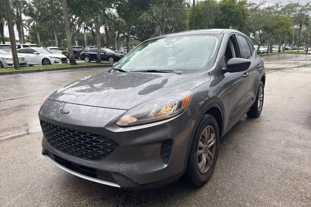 2022 Ford Escape S photo 1