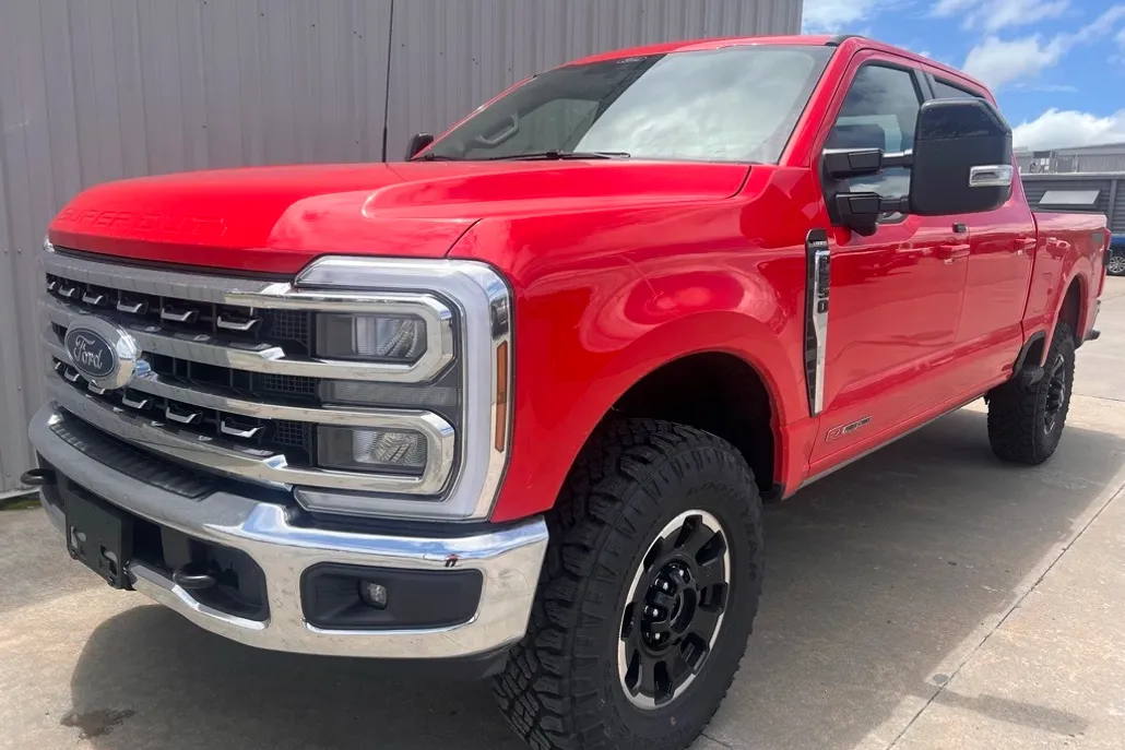 2025 Ford F-250 Lariat Tremor photo 1