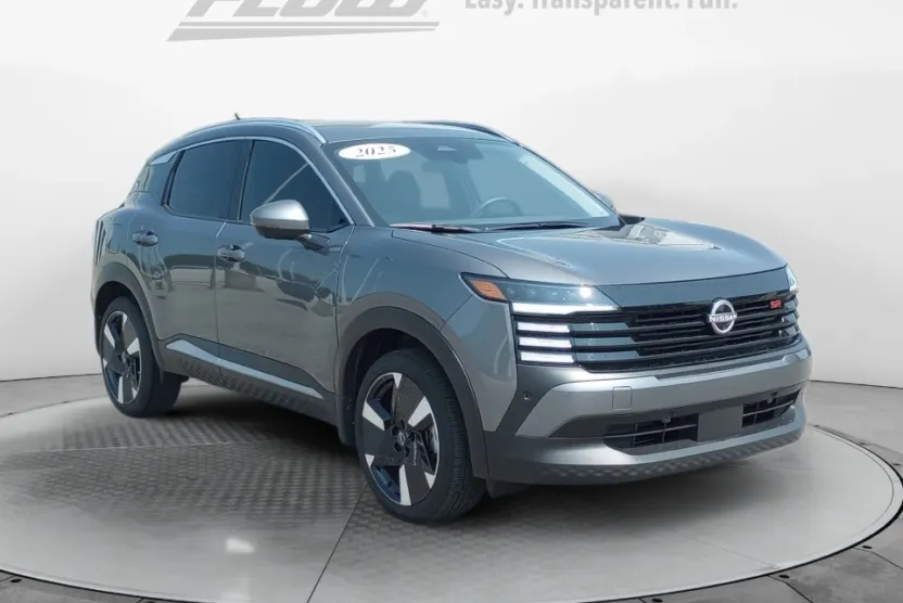 2025 Nissan Kicks SR photo 1